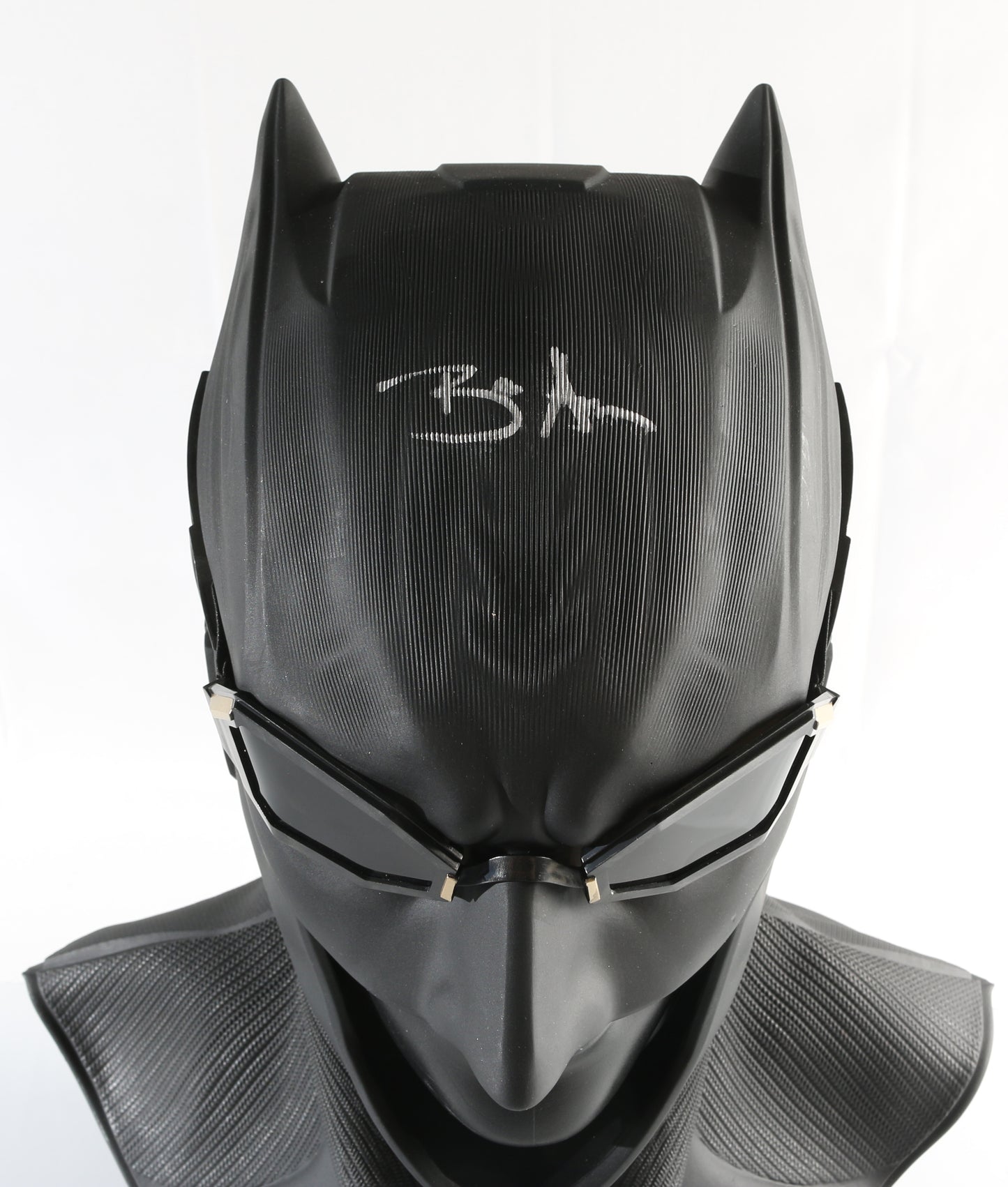 
                  
                    Batman Justice League Dimension Studio Life Sized 1/1 Helmet Signed by Ben Affleck
                  
                