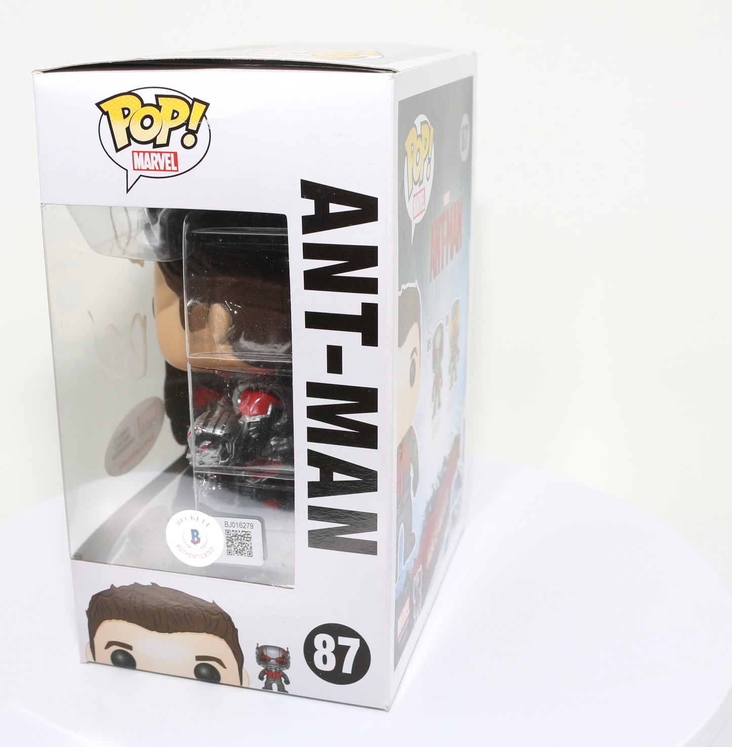 
                  
                    Paul Rudd as Ant-Man in Ant-Man Marvel Exclusive (Beckett) Signed Funko POP! #87
                  
                