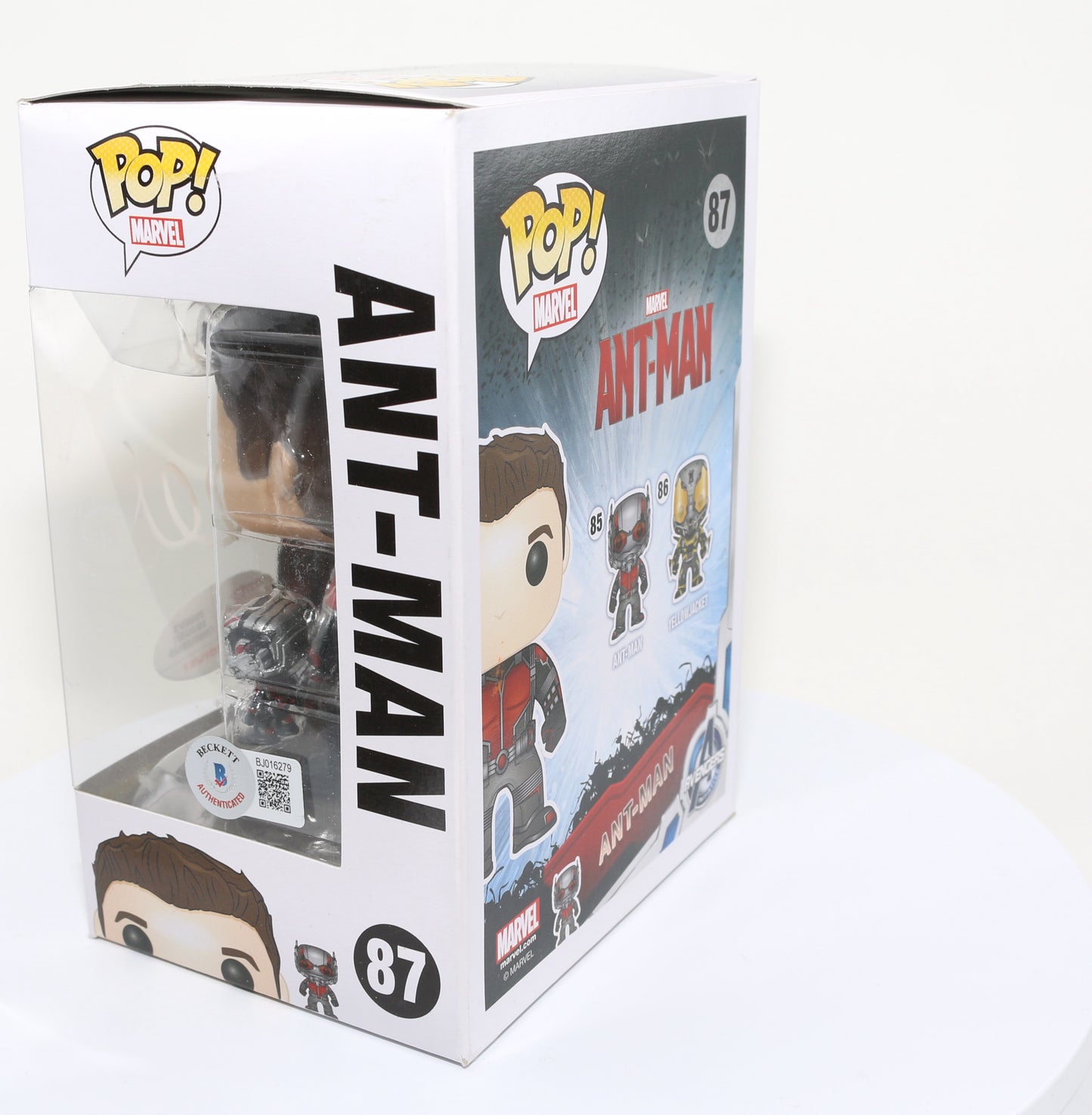 
                  
                    Paul Rudd as Ant-Man in Ant-Man Marvel Exclusive (Beckett) Signed Funko POP! #87
                  
                