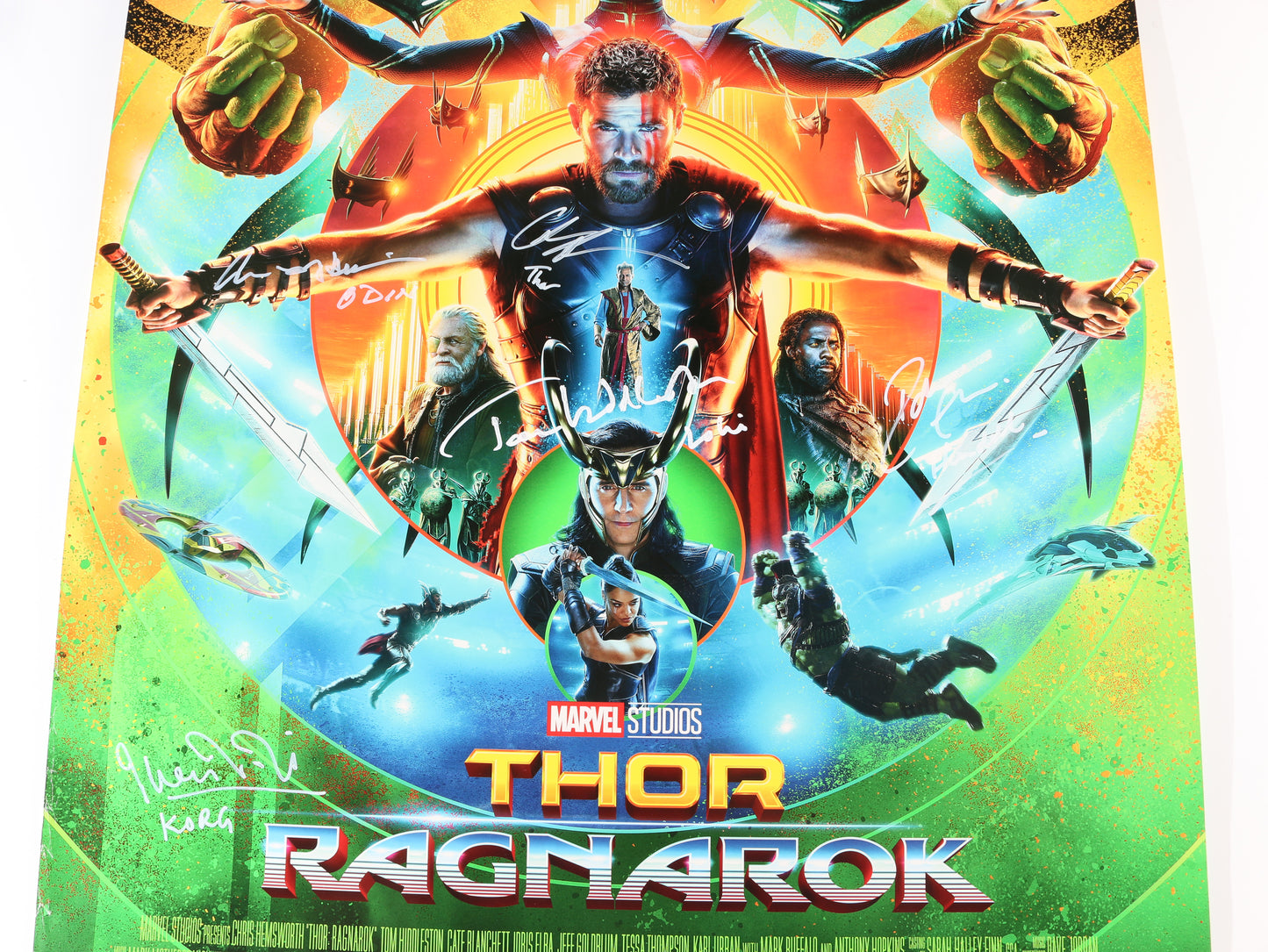 
                  
                    Thor: Ragnarok 27x40 Poster (SWAU) Cast Signed by Chris Hemsworth, Anthony Hopkins, Mark Ruffalo, Idris Elba, Tom Hiddleston, & Taika Waititi with Character Names
                  
                