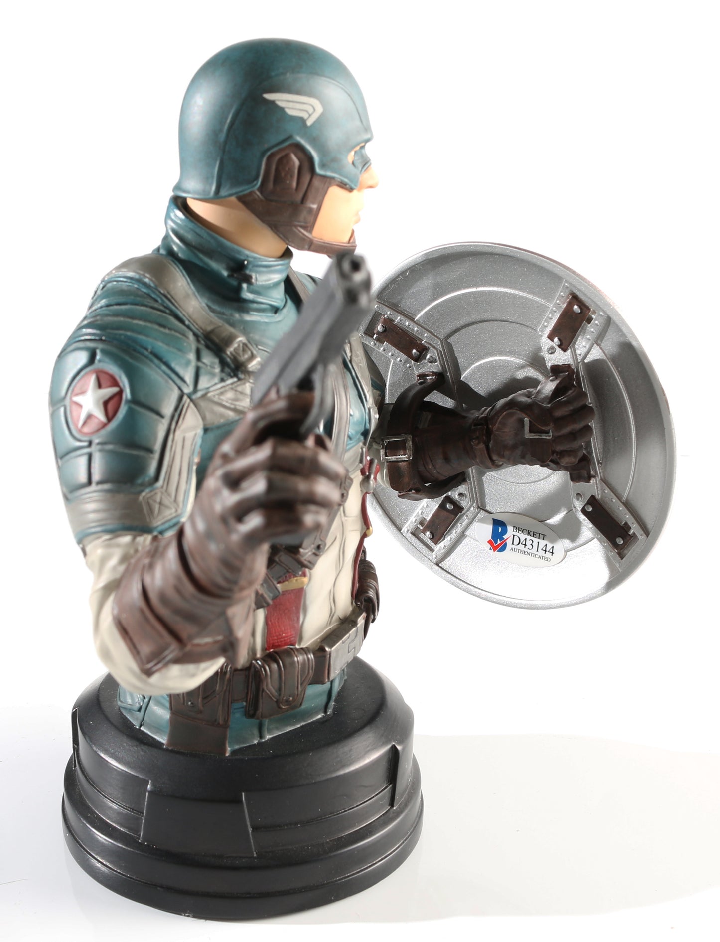 
                  
                    Chris Evans as Captain America in Captain America: The First Avenger (Beckett) Signed Gentle Giant Collectible Bust Statue
                  
                