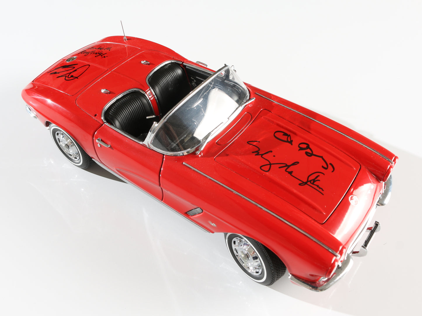 
                  
                    Agents of S.H.I.E.L.D. AutoArt Millennium 1:18 Scale Model 1962 Chevrolet Corvette Clebrity Authentics Signature Edition Signed by Stan Lee, Clark Gregg, Chloe Bennet, Ming-Na Wen, Elizabeth Henstridge, & Brett Dalton
                  
                