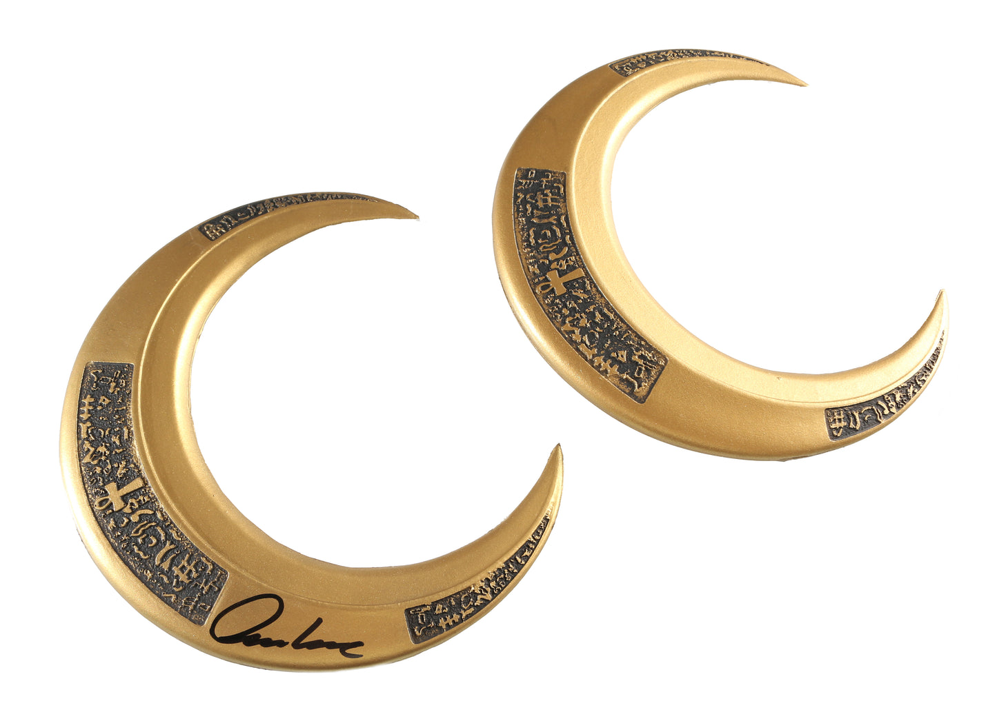 
                  
                    Moon Knight Prop Replica Crescent Blades (SWAU) Signed by Oscar Isaac
                  
                
