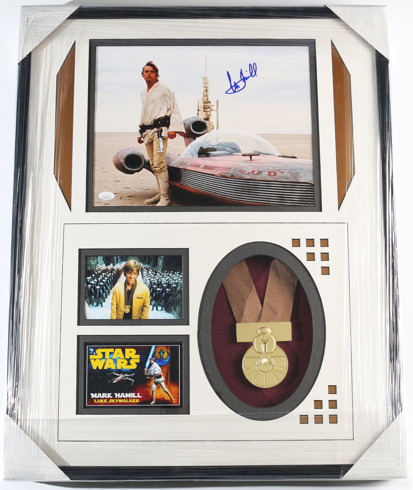 
                  
                    Mark Hamill as Luke Skywalker in Star Wars: A New Hope Framed Signed 11x14 Photo with Prop Replica Medal
                  
                