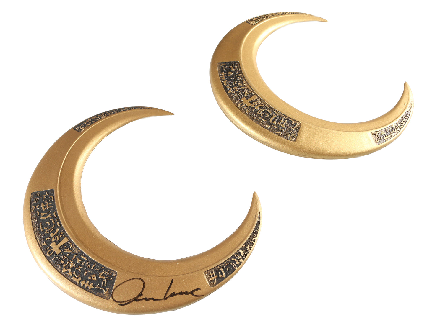 
                  
                    Moon Knight Prop Replica Crescent Blades (SWAU) Signed by Oscar Isaac
                  
                