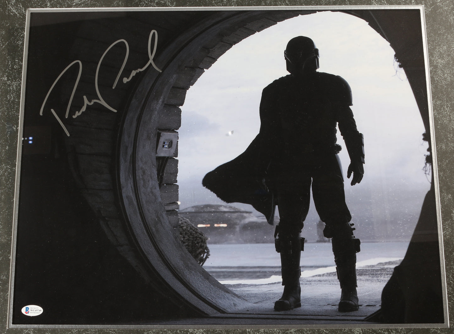 
                  
                    Pedro Pascal as the Mandalorian in Star Wars: The Mandalorian (Beckett Witnessed) Framed Signed 16x20 Photo
                  
                