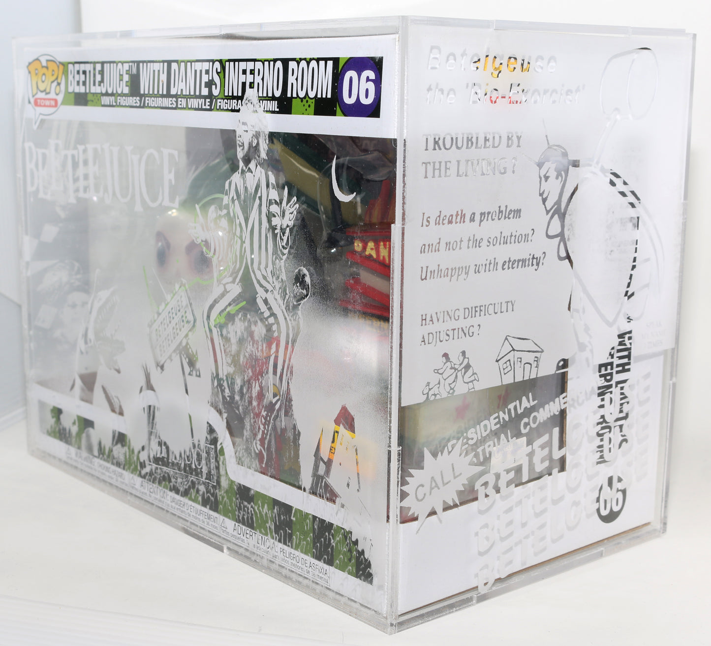 
                  
                    Michael Keaton as Beetlejuice in Tim Burton's Beetlejuice Hot Topic Exclusive (Celebrity Authentics) Signed Oversized Funko POP! #06
                  
                
