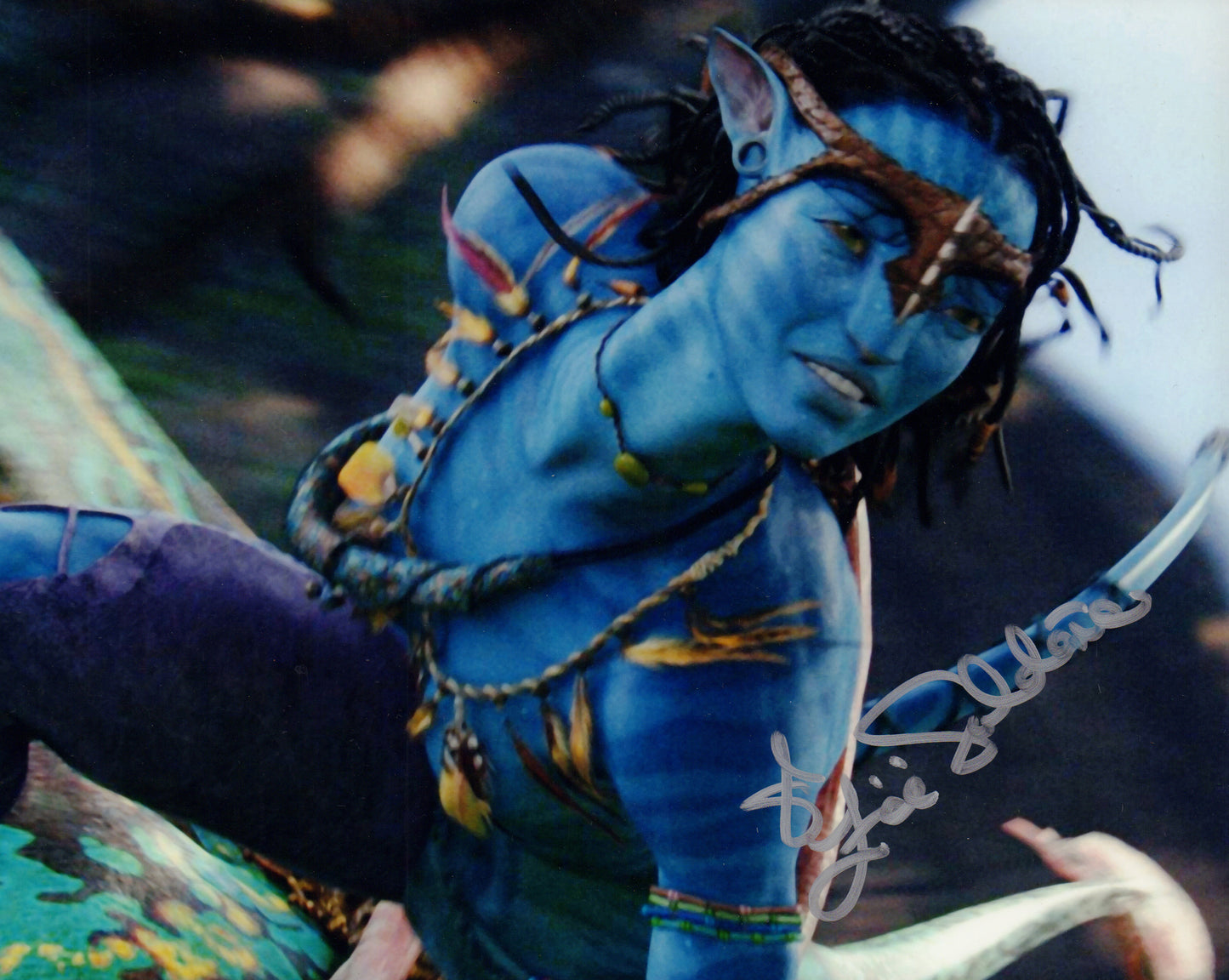 
                  
                    Zoe Saldaña as Neytiri in James Cameron's Avatar Signed 8x10 Photo
                  
                