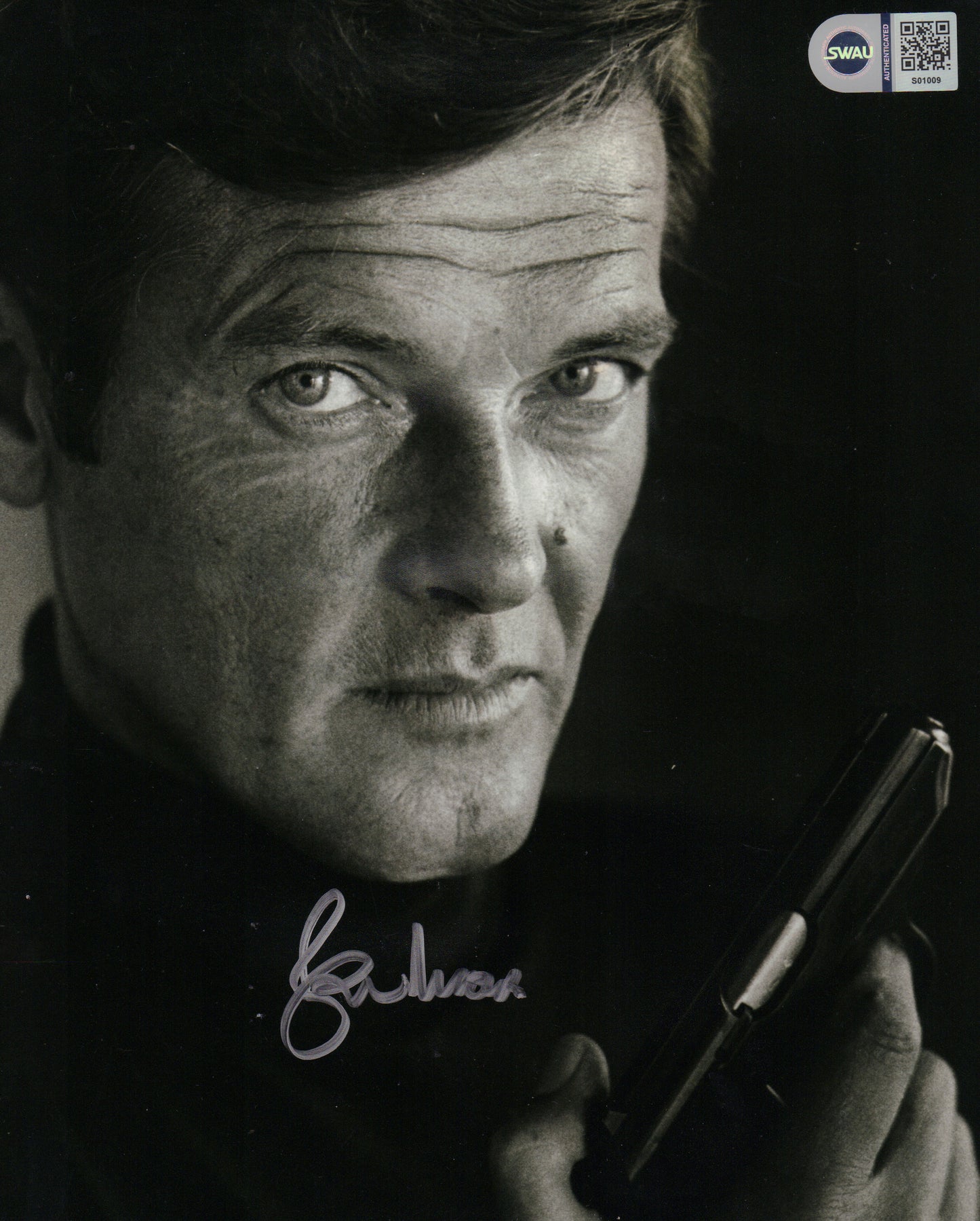 
                  
                    Roger Moore as James Bond in James Bond 007: The Spy Who Loved Me (SWAU) Signed 8x10 Photo
                  
                